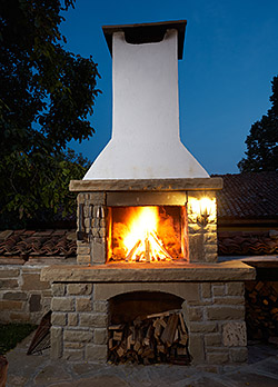 Fire Pits & Fireplaces